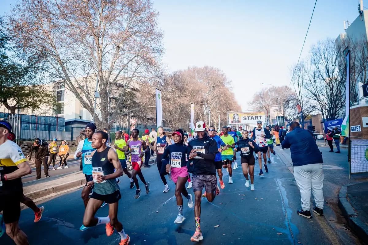 Runners stream away from the Mandela Day Walk and Run start